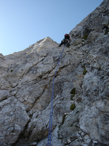 http://lh6.ggpht.com/_jS608o2T5hI/Sp6y88LgpII/AAAAAAAABEc/4beepTj8MnA/s512/Escalando.JPG