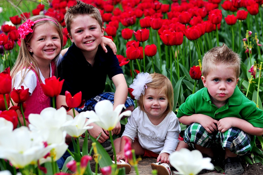 [Tulips-and-kids5.jpg]