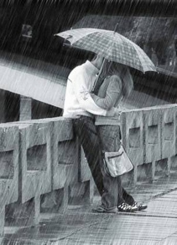 [Kissing-in-the-rain-with-umbrella beijo à chuva[6].jpg]