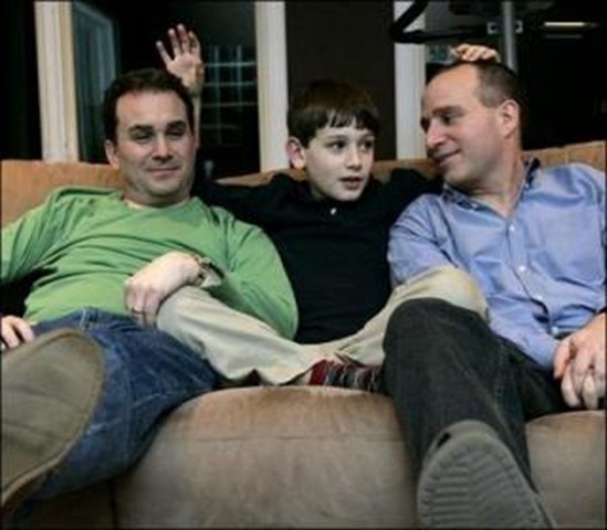 [familia gay[4].jpg]