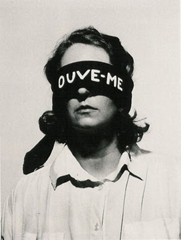[Helena Almeida Ouve-me[5].jpg]