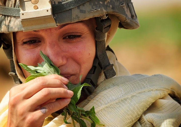 [mulher soldado no Afeganistão.jpg]