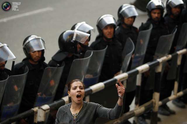 [egypte rapariga egipcia protesta[6].jpg]