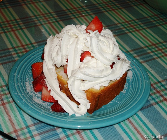 [StrawberriesPoundcakeWhippedCream[5].jpg]