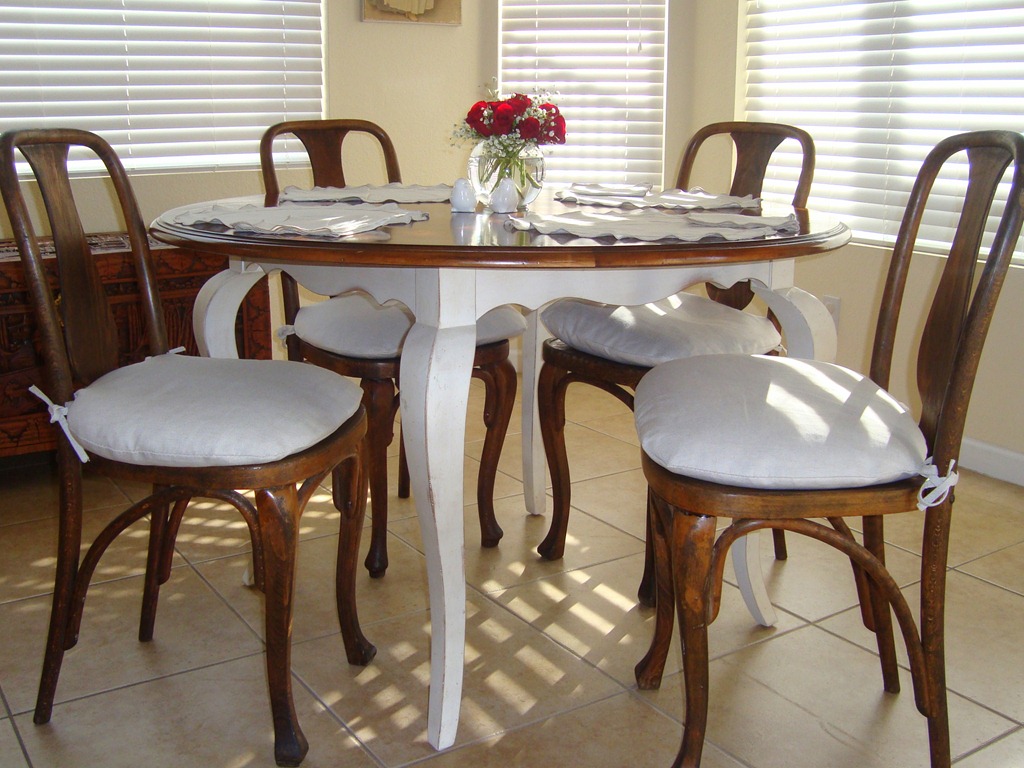 [chairs 001-1[3].jpg]