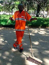 [Renato Sorriso street sweeper[2].jpg]