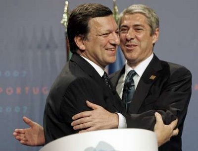 [durao-barroso e socrates- queverdadeeessa.com[4].jpg]