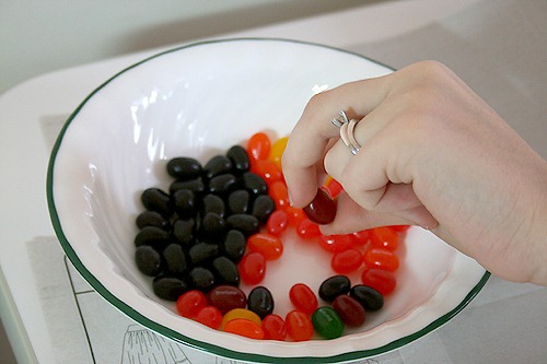 [7 eating yummy snacks[3].jpg]