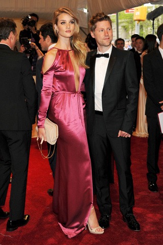 [Met gala  rosie huntington welley Burberry Prorsum[1].jpg]