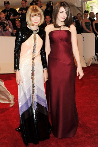 [Met gala Anna Wintour Chanel Bee Shaffer wearing Balenciaga[1].jpg]