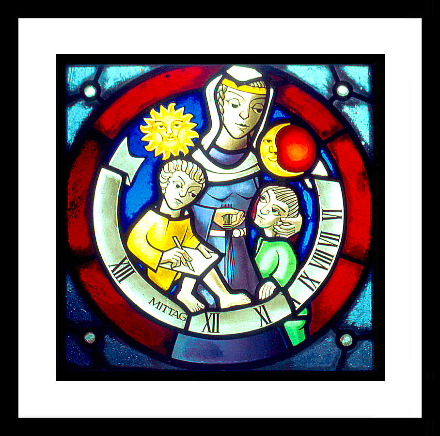 Stained_Glass_Sundial_157.63XWBigXfkwf.jpg