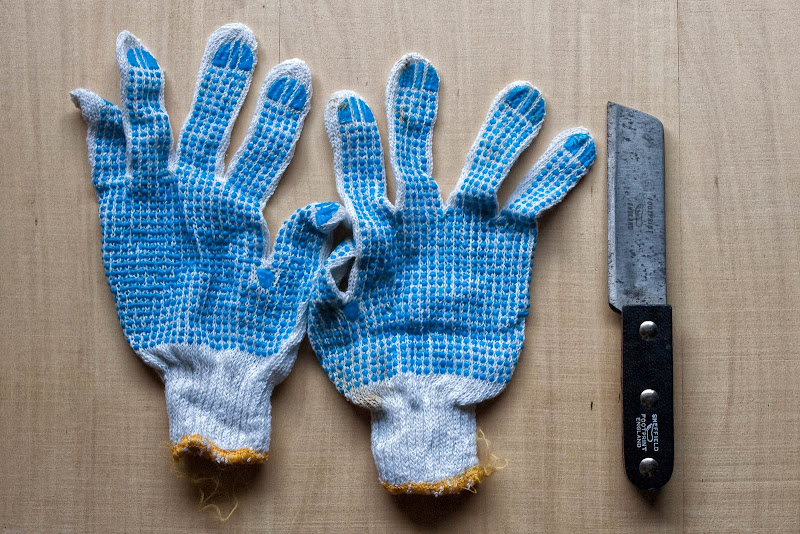 durian knife and protective gloves