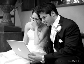 bride-and-groom-watching-their-same-day-wedding-slideshow-04