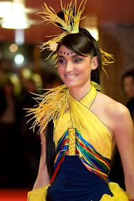 D&eacute;fil&eacute; de robe du cr&eacute;ateur Nicolas Fafiote pour l'ouverture du festival "D'un monde &agrave; l'autre"....