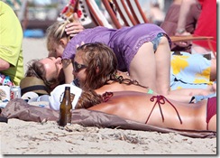 Dax Shepard And Kristen Bell Kissing On The Beach