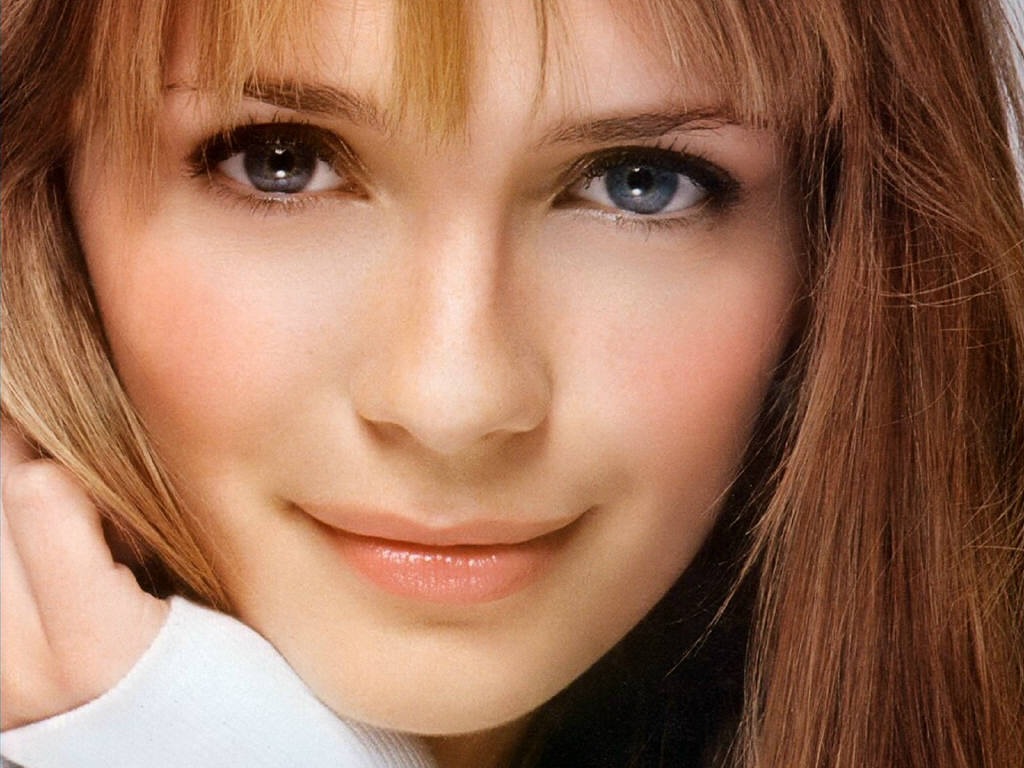 [mischa-barton[2].jpg]