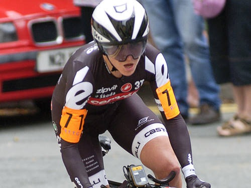 [Emma Pooley First British Woman To Win Time Trial World Title 1[3].jpg]