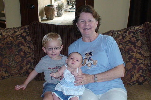 [kids with Grandmommy[3].jpg]