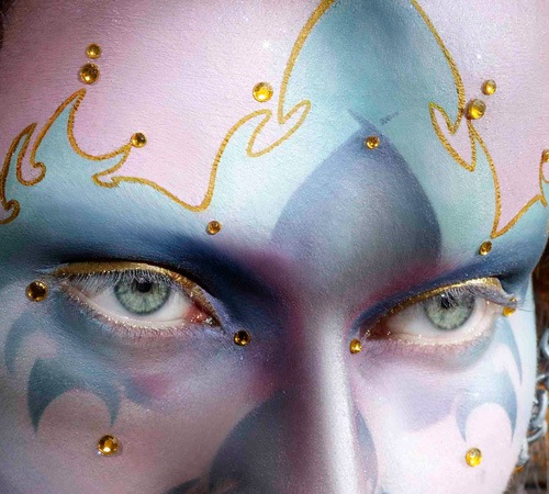 [Illamasqua-Art-Of-Darkness-winter-2010-Mistress-of-Ceremonies-makeup[2].jpg]