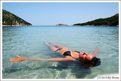 IMAGE: http://lh6.ggpht.com/_kjJaNzHgeY0/S26iy0p0K1I/AAAAAAAAKqQ/XsL0_vxE2to/Relax.jpg