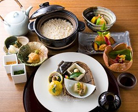 平日限定、特典付で優雅なランチ「午後のひととき」プラン