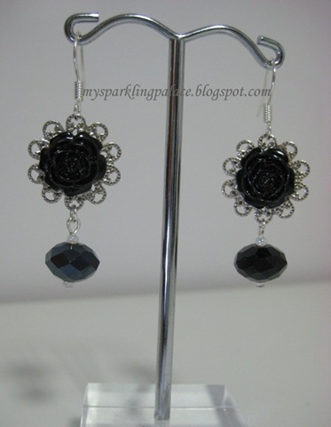 [Black Roses[2].jpg]
