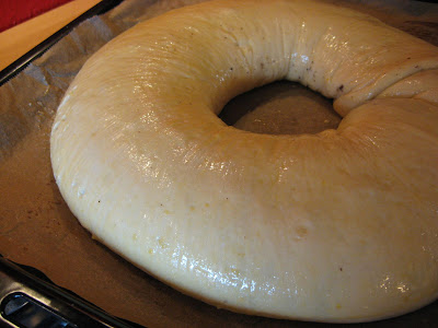 Luckily, I remembered to brush the eggwash from the centre outwards, so the baked crown got a nice pattern.
