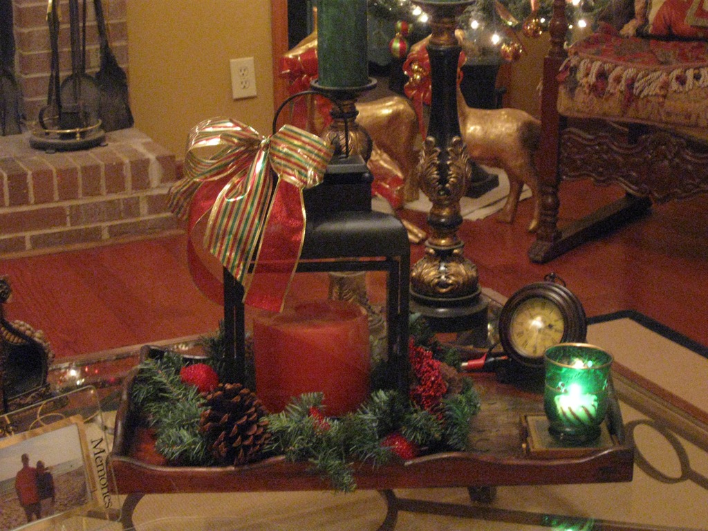 [christmas 2010 coffee table 012[5].jpg]