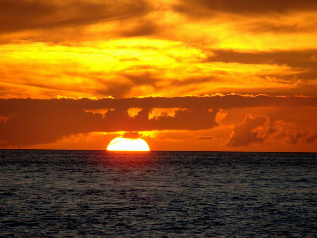 http://lh6.ggpht.com/_kwQNCqCi_5c/SWL9bYDK_lI/AAAAAAAAArg/zmhZRDt9sgE/s640/sunsetimpression2.jpg