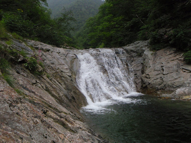 ルートルオマップ川の釜滝