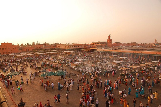 [800px-Maroc_Marrakech_Jemaa-el-Fna_Luc_Viatour[3].jpg]