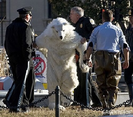 1264476829_costume_guys_arrested_19