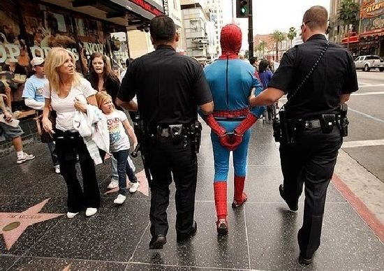 [1264476806_costume_guys_arrested_25[2].jpg]
