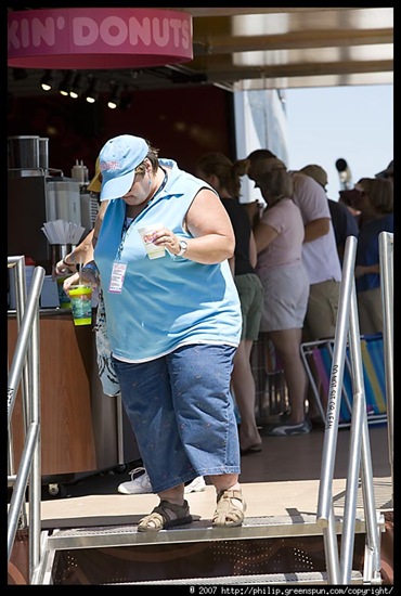 fat-woman-dunkin-donuts-1.3 fat-woman-dunkin-donuts-1.3