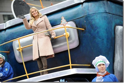 Jessica Simpson – 84th Macy’s Thanksgiving Day Parade2