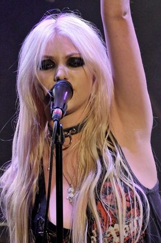 [Taylor-Momsen-21[2].jpg]