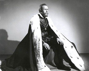 Cesare Siepi as Filippo II in Verdi's DON CARLO at the Metropolitan Opera, 1950 [Photo by Sedge LeBlang]