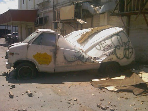carro destrozado