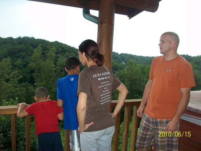 [Family Looking out over Cabin rail[2].jpg]