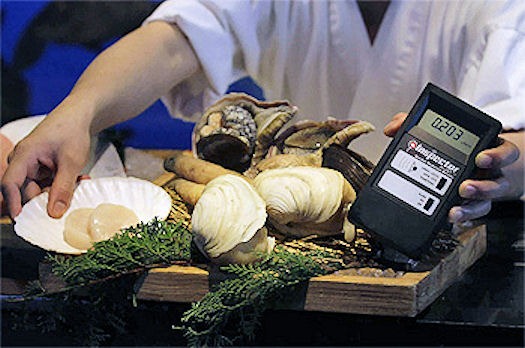 [Gieger-Counter-Detects-Radiation-in-Japan-Seafood[3].jpg]