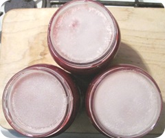 Jellied cranberry sauce paraffin coated Jellied cranberry sauce paraffin coated