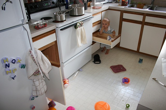[2010-07-19 Nate's Messy Kitchen (1)[3].jpg]