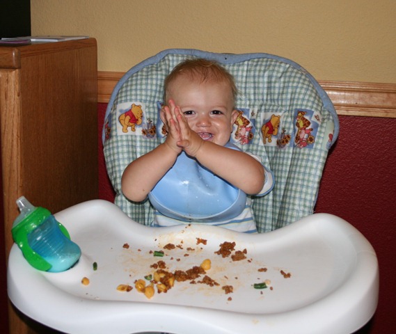 [2010-08-26 Silly Kids Eating (3)[4].jpg]