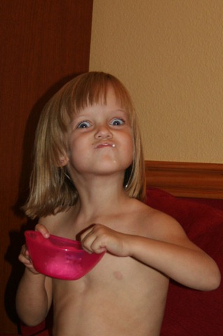 [2010-09-13 Kahlen's whip cream (5)[4].jpg]