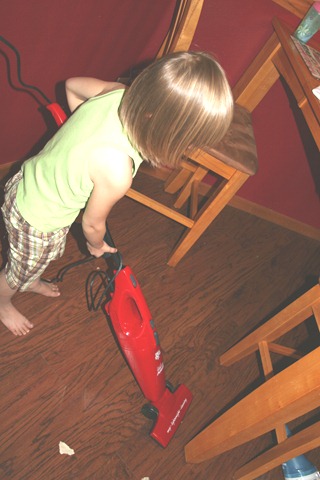 [2010-12-02 Kahlen Vacuuming[7].jpg]