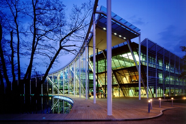 [Electronic-Arts-European-Headquarters-Chertsey-norman-foster-arquitectura-contemporanea-high-tech-neo-arquitectura[5].jpg]