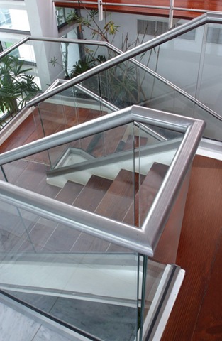[DISEÑO-INTERIORES-CASAS-MODERNAS-DISEÑO-ESCALERAS[4].jpg]