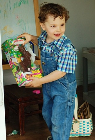 [russell finds the big Easter surprise[8].jpg]