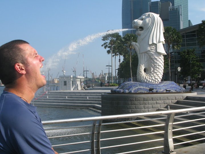 Drinking from the Singapore Merlion 2
