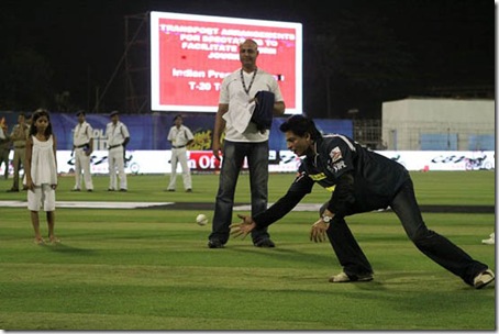 Shahrukh Khan doing catch practice